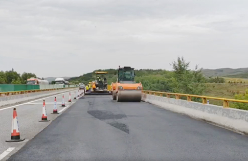 石墨烯抗凝冰六盤山高速鋪設現場